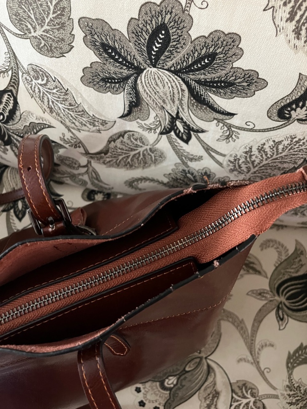 Kattee- vintage Deep Brown Leather Tote - Picture 9 of 12